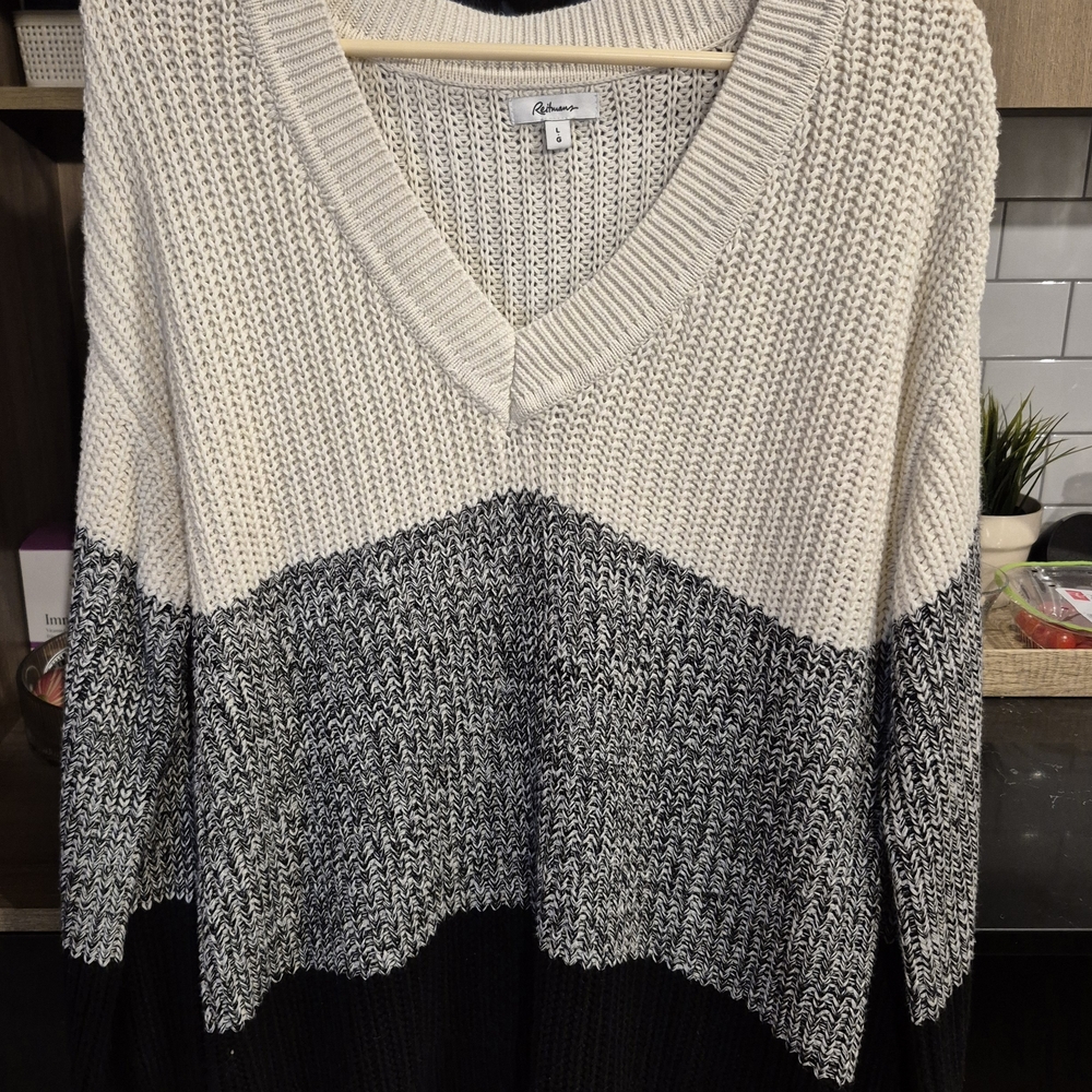 Reitmans Black and Cream V-Neck Sweater